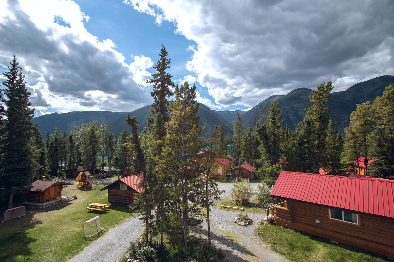 Northern Rockies Lodge Muncho Lake 外观 照片